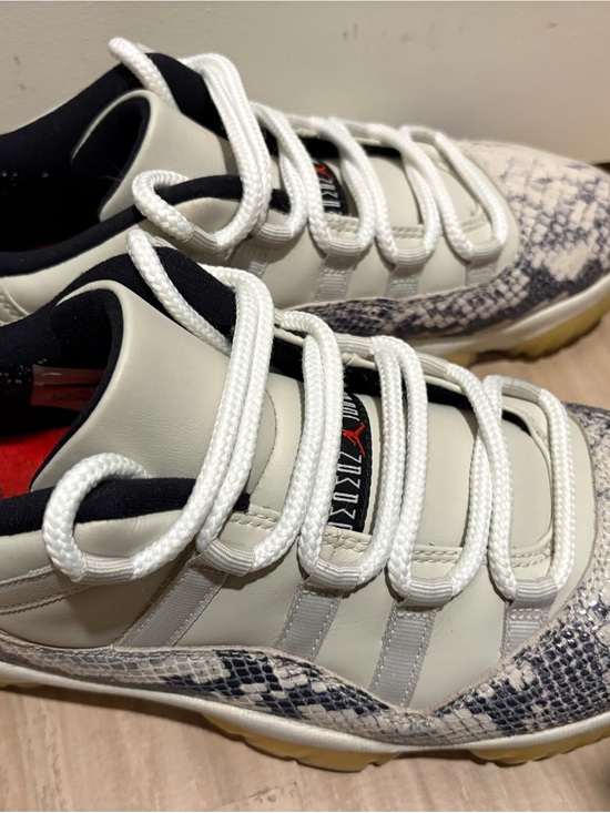 Jordan Air Jordan 11 Retro Low Snakeskin Men’s Sneakers White Gray Black main image 5